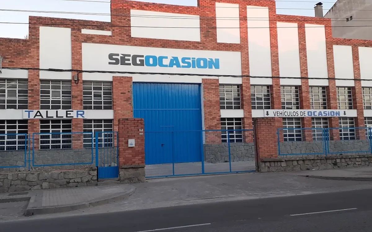 Fachada del taller SEGOCASION en Segovia